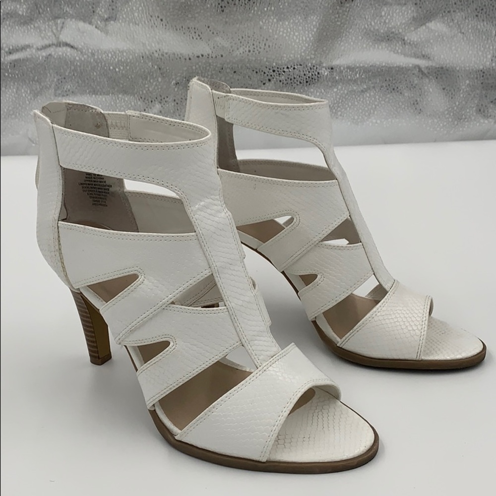 ❤❤ Simply Vera Wang leather white heels size 10